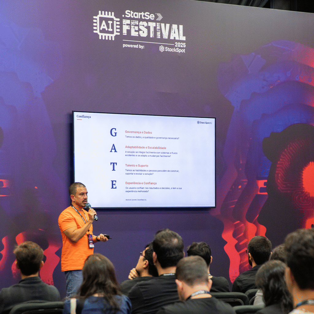 O CPO da StackSpot, Cadu Pereira se apresenta no espaço arena do StartSe AI Festival.
