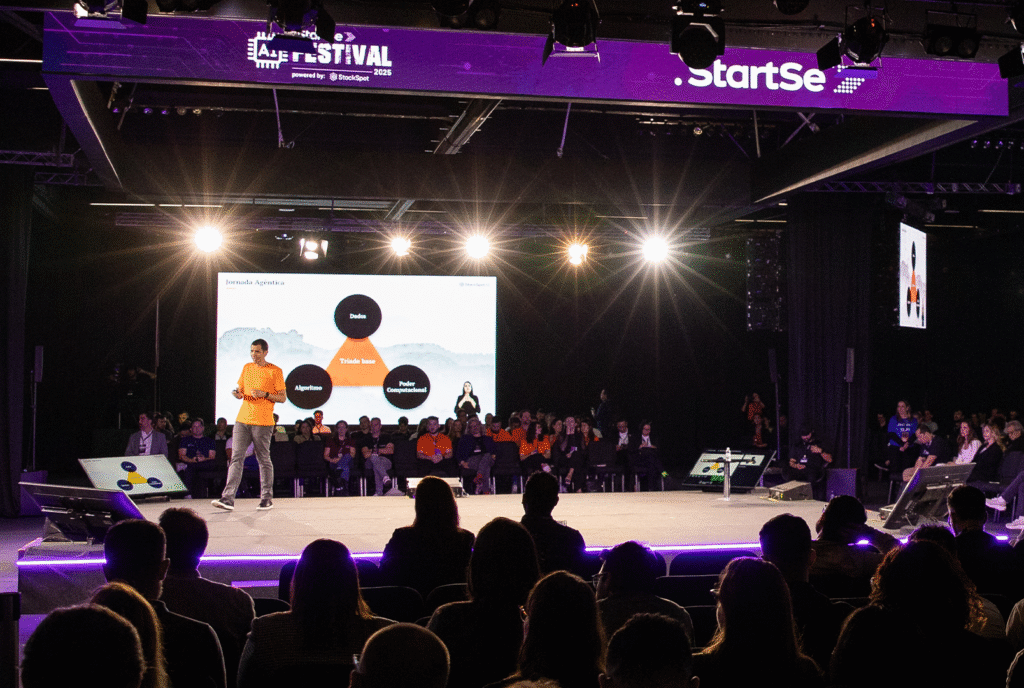 O CEO da Zup e da StackSpot, André Palma, se apresenta no StartSe AI Festival.
